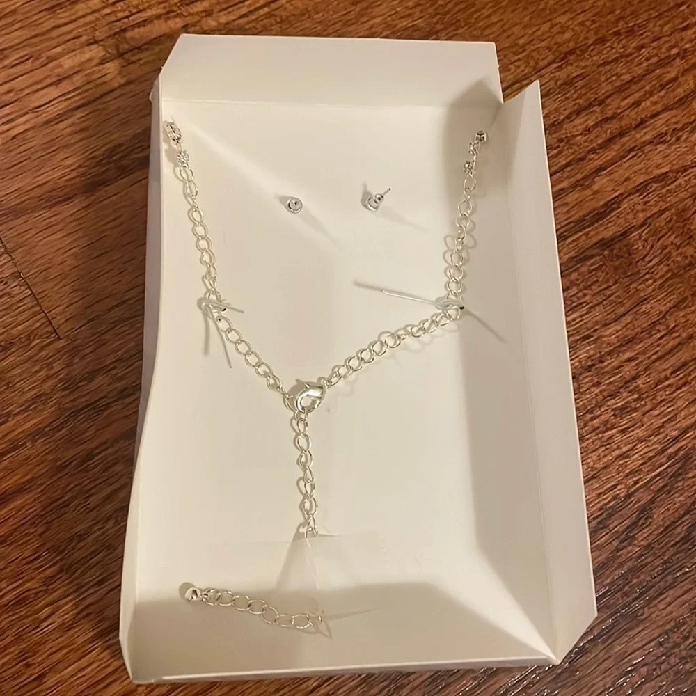 Jaclyn Smith diamond look silver necklace and earrings jewelry Coord set New